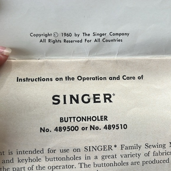 Singer Buttonholer Pink Vintage Oval clamshell case - Picture 11 of 12